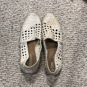 Woven Tom’s. Sz 10.